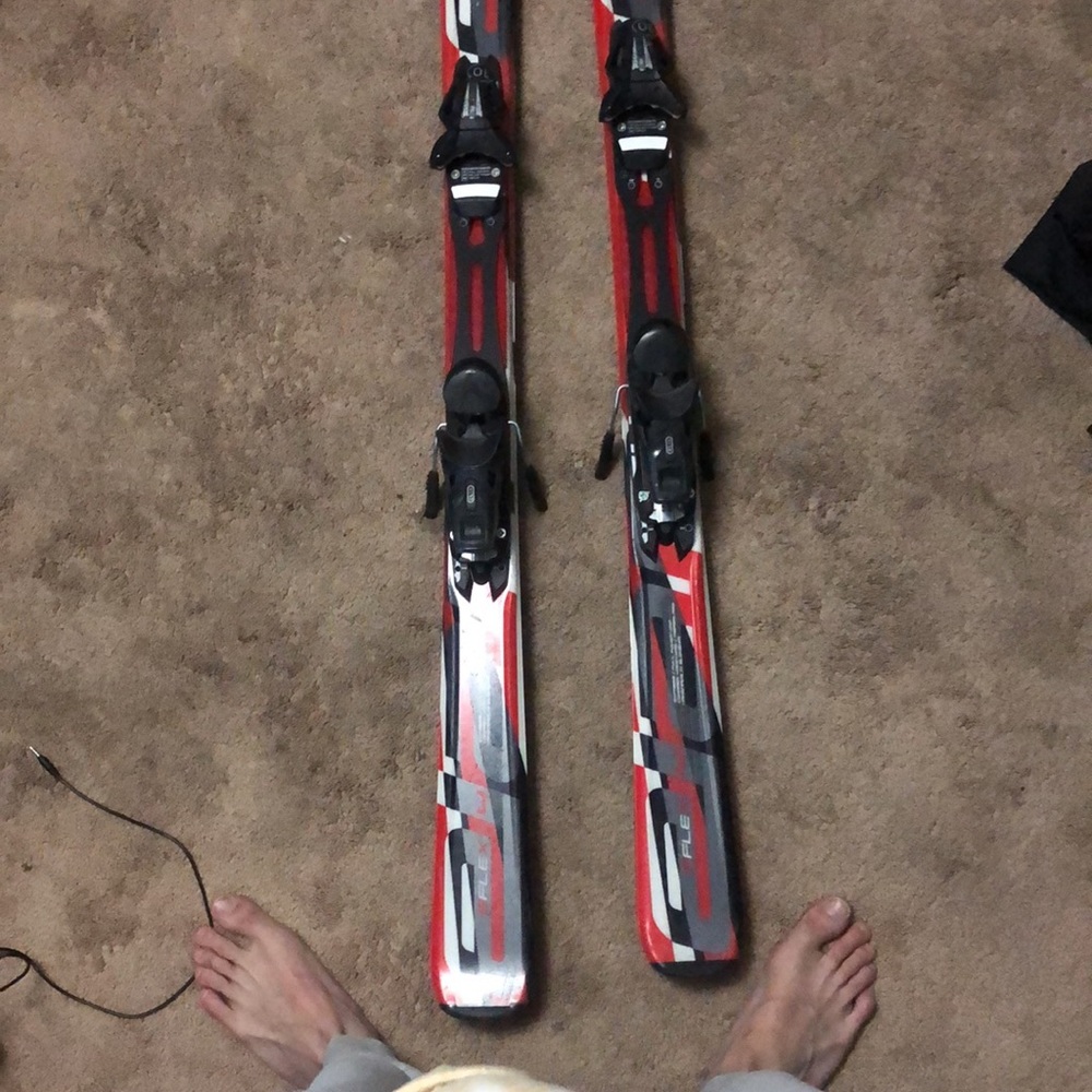 Skis - Picture 7 of 8